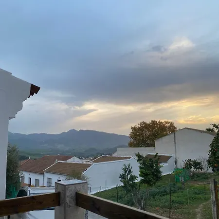 Casa Adelfa 알고도날레스